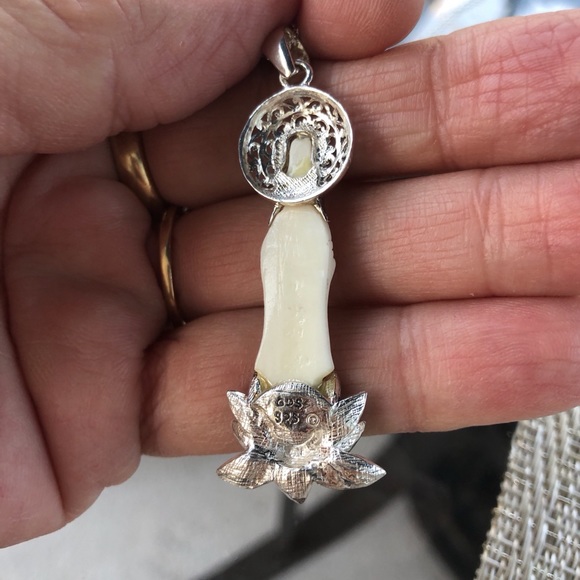 Exquisite Carved Buddha Pendant 📿 - Picture 6 of 6